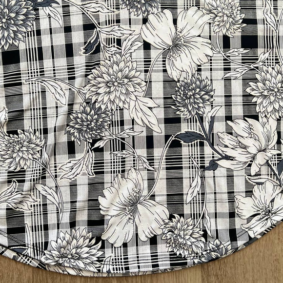 SJS Large Petite Black/White Floral Blouse - Picture 3 of 8